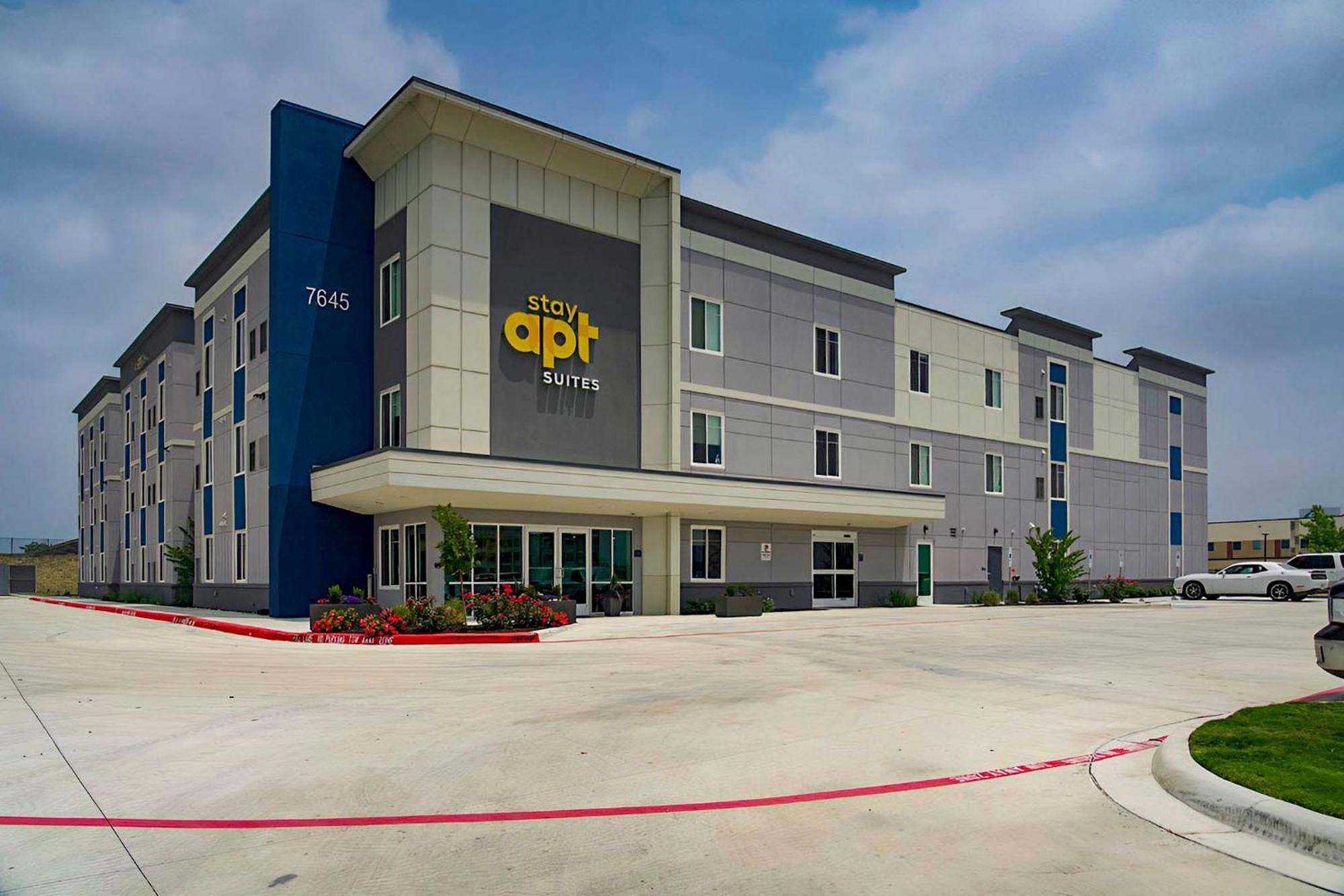Stayapt Suites San Antonio-Randolph Live Oak Екстериор снимка